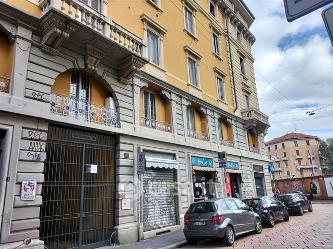 Negozio/Locale commerciale in Vendita in Via Tortona a Milano