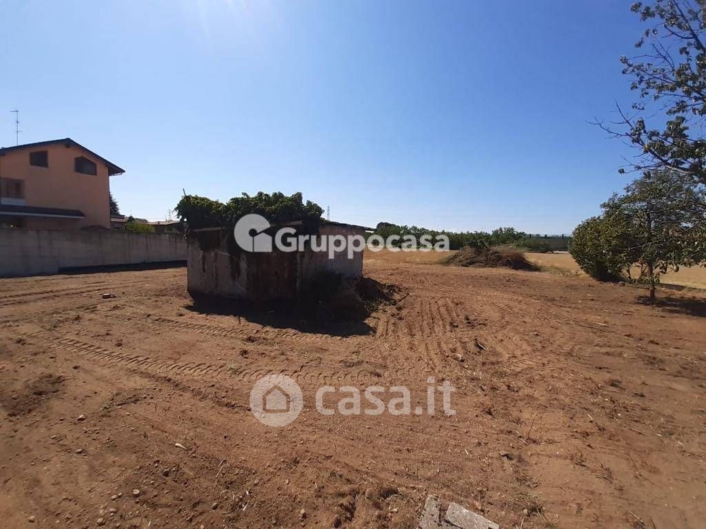 Terreno edificabile in Vendita in Via Lega Lombarda a Marcallo con Casone