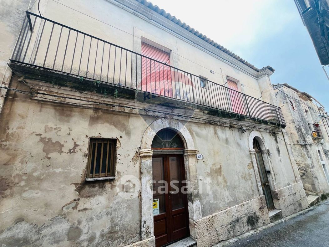 Appartamento in Vendita in Via Chiaramonte 23 a Ragusa