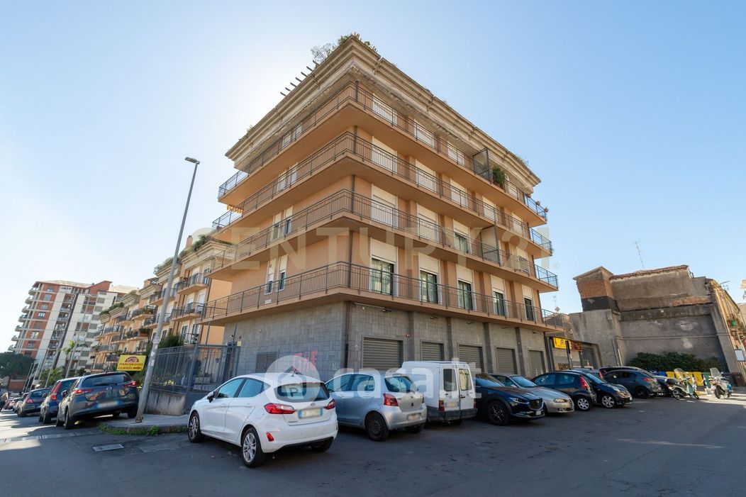 Negozio/Locale commerciale in Vendita in Via Messina 374 a Catania