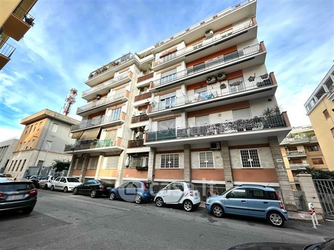Appartamento in Vendita in Via Giuseppe Palombini a Roma