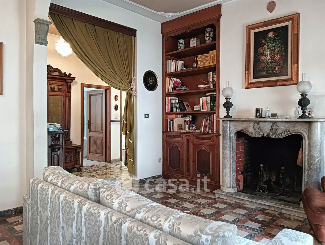 Casa Bi/Trifamiliare in Vendita in Via Masaccio a Prato