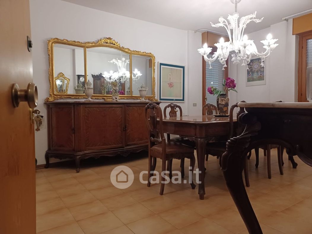Appartamento in Vendita in Via Vincenzo Cardarelli a Macerata
