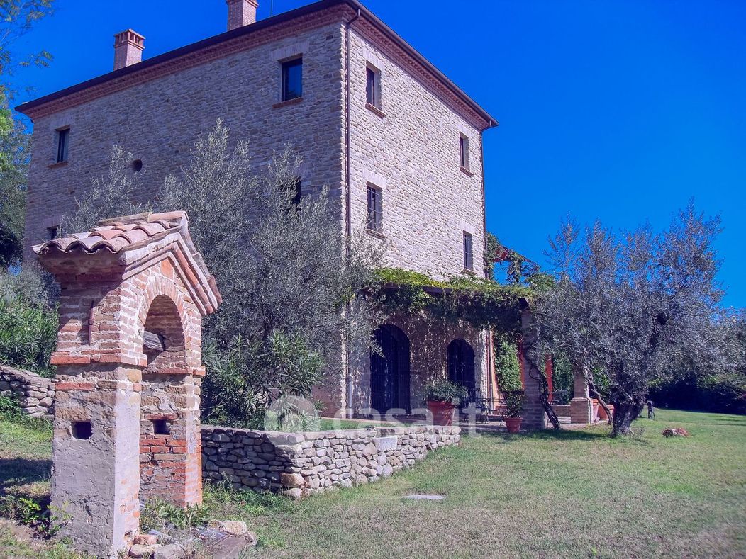 Villa in Vendita in Via Fontana a Roncofreddo