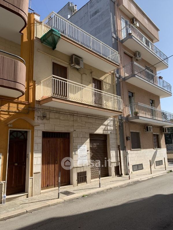 Casa indipendente in Vendita in Via Ugo Foscolo a Mola di Bari