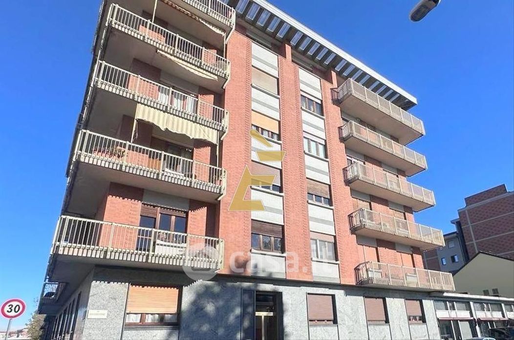 Appartamento in Vendita in Via Brissogne 50 a Torino