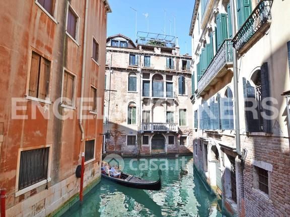 Appartamento in Vendita in Calle al Ponte de la Guerra a Venezia