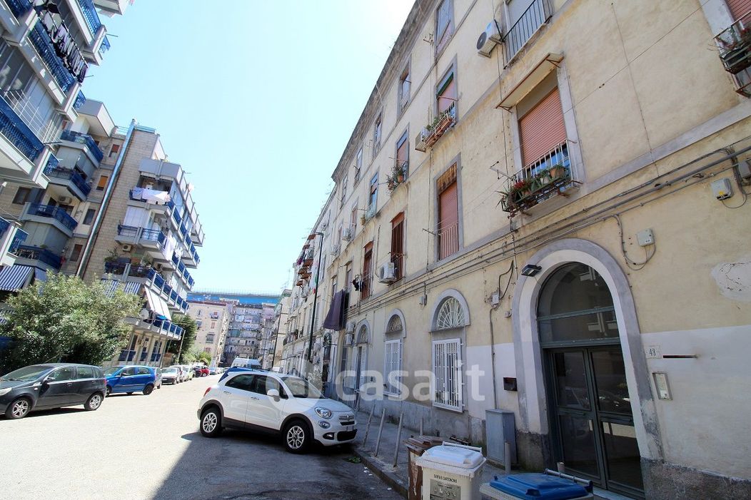 Appartamento in Vendita in Via Antonio Genovesi a Napoli