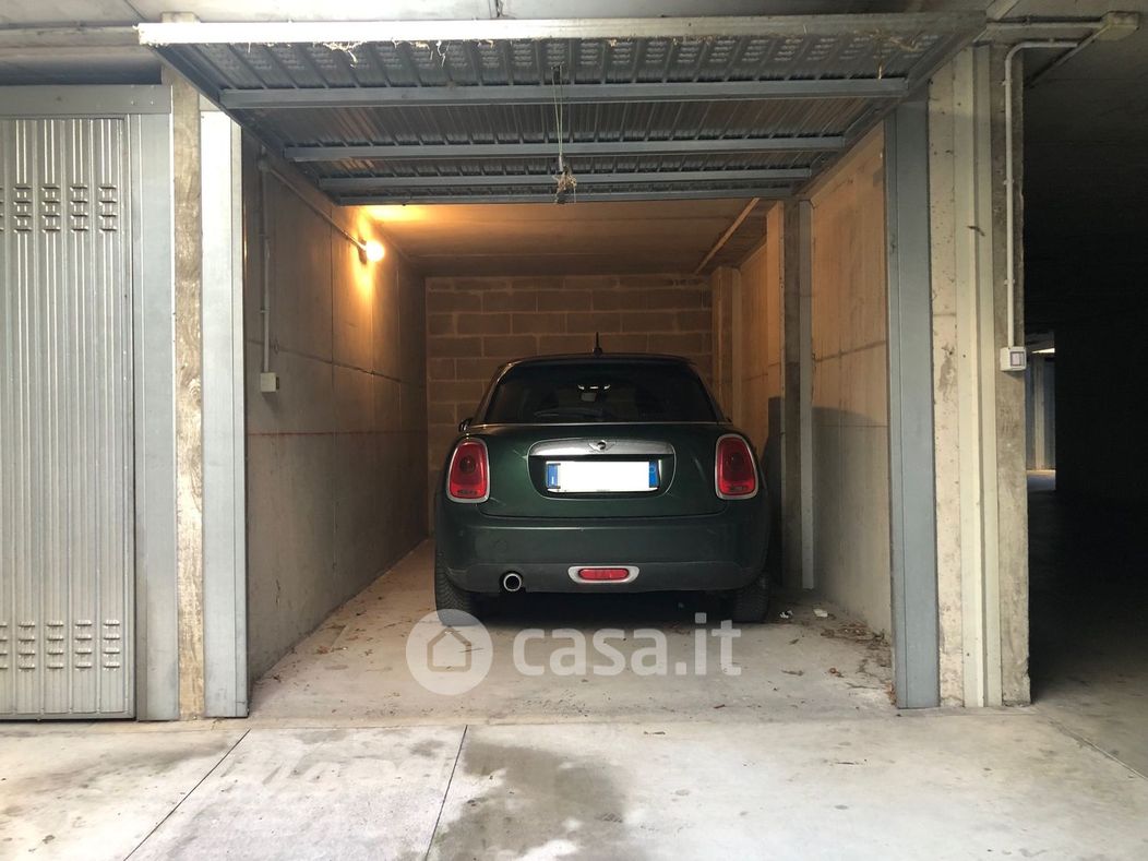 Garage/Posto auto in Vendita in Via LOMBARDIA a Seriate