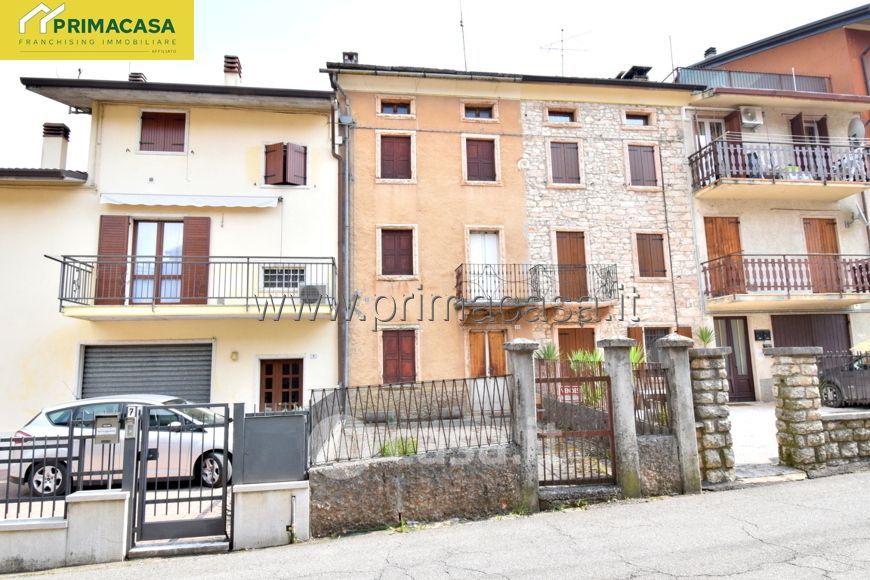 Casa indipendente in Vendita in Via Arzerè 58 a Bosco Chiesanuova