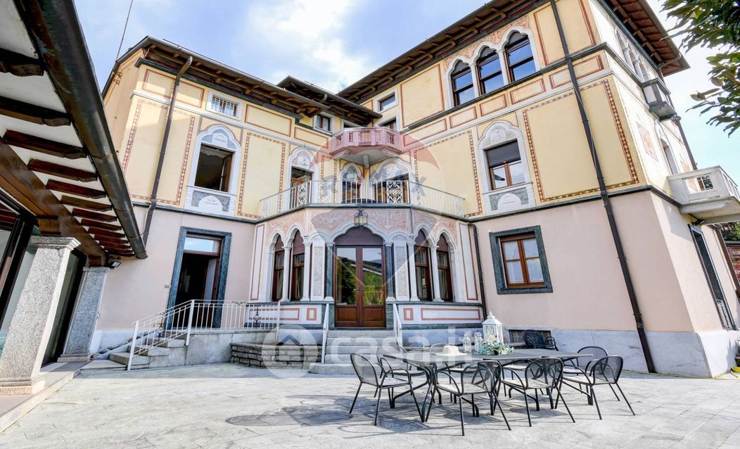 Villa in Vendita in Via Bellinzona 55 a Como