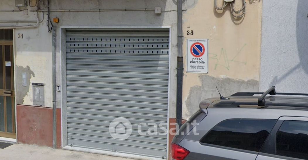 Garage/Posto auto in Vendita in Via Dante Alighieri a Battipaglia