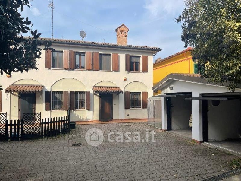 Casa indipendente in Vendita in Via Modena a Ferrara