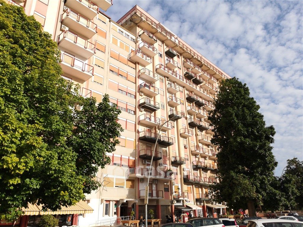 Appartamento in Vendita in Via Mico Geraci 35 a Palermo