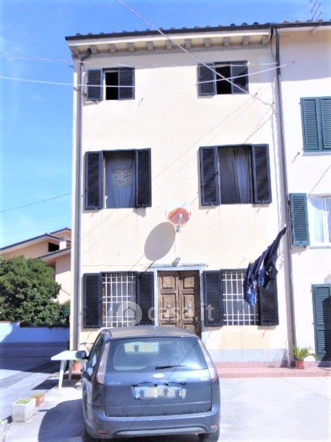 Casa indipendente in Vendita in Via Larga Tempagnano a Lucca