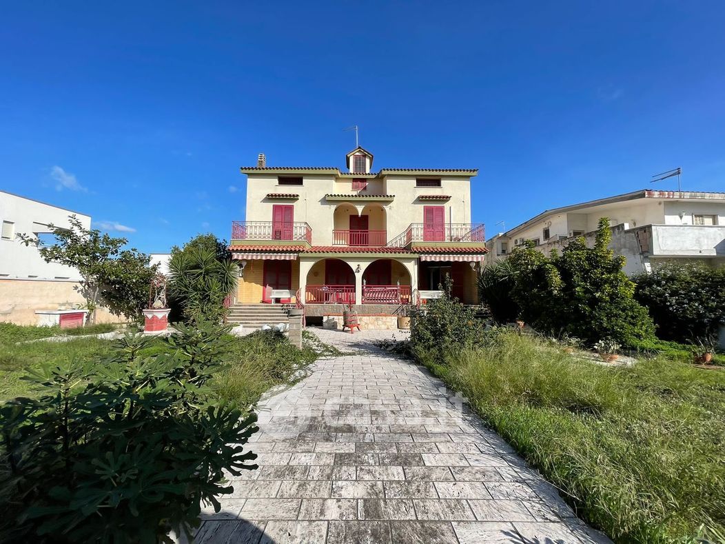 Villa in Vendita in Via Lama a Taranto