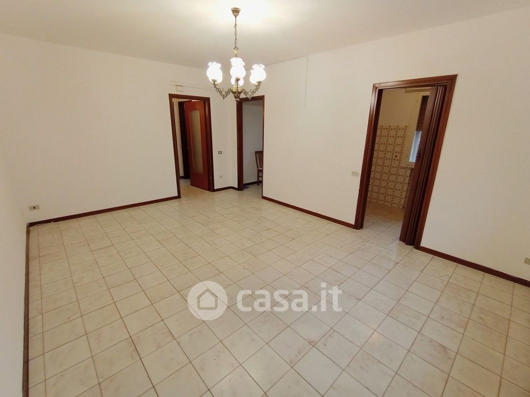 Appartamento in Vendita in Via Palmiro Togliatti a Cavarzere