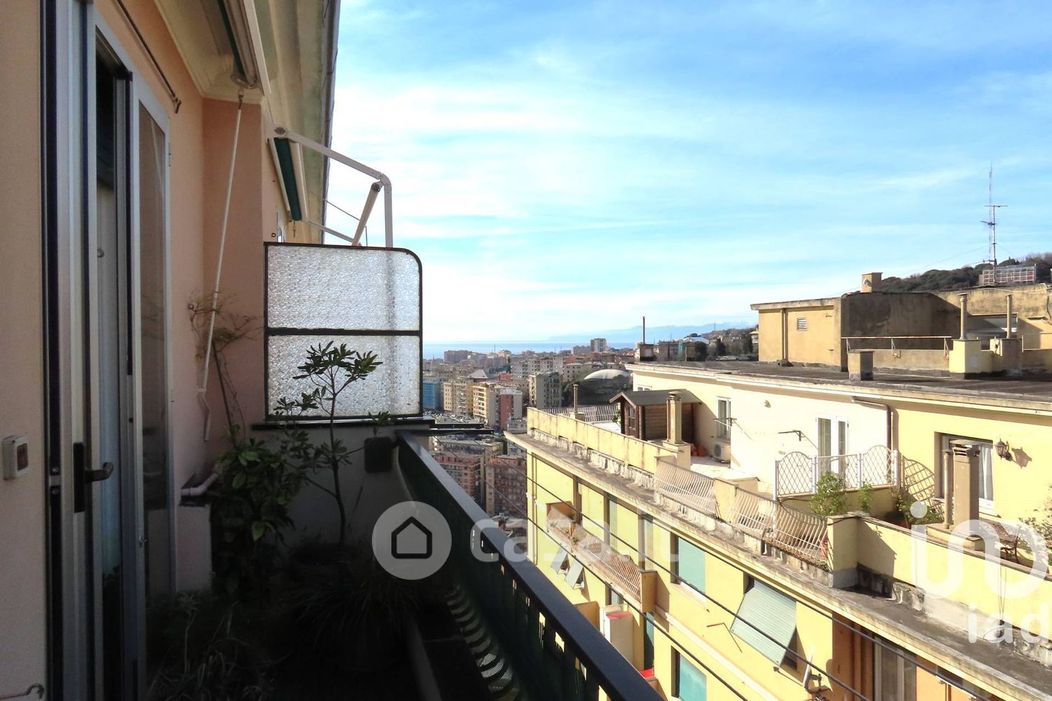 Appartamento in Vendita in Via Giovanni Casartelli a Genova