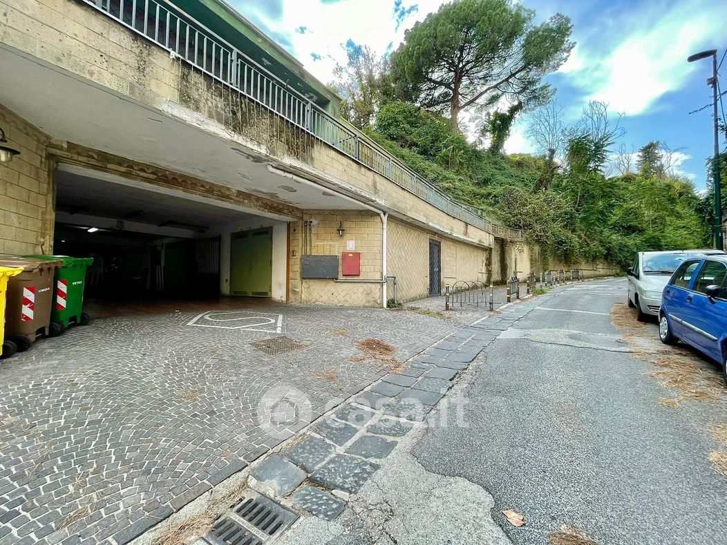 Garage/Posto auto in Vendita in Via Camaldolilli 38 a Napoli