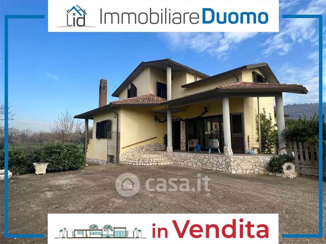 Casa indipendente in Vendita in Area Parcheggio a Benevento