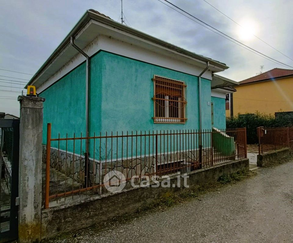 Villa in Vendita in Corso risorgimento a Novara