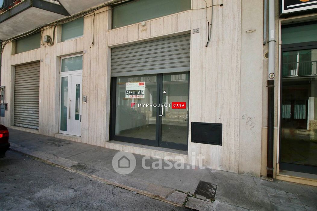 Negozio/Locale commerciale in Affitto in Via Cisternino 40 a Locorotondo