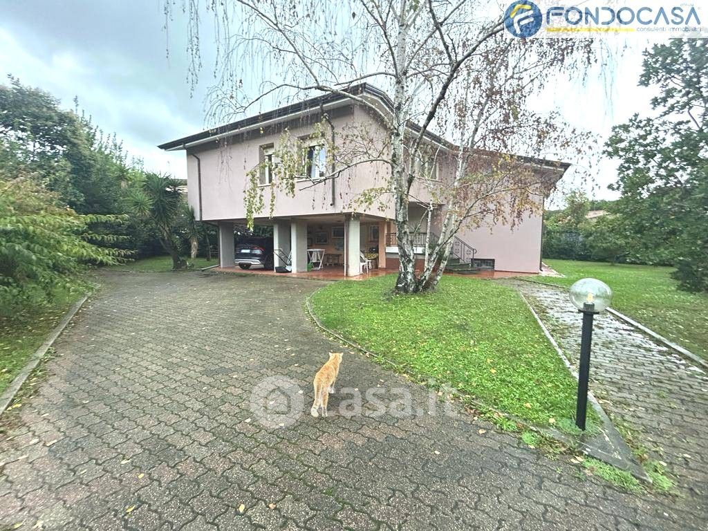 Villa in Vendita in Via della Quercia a Massarosa