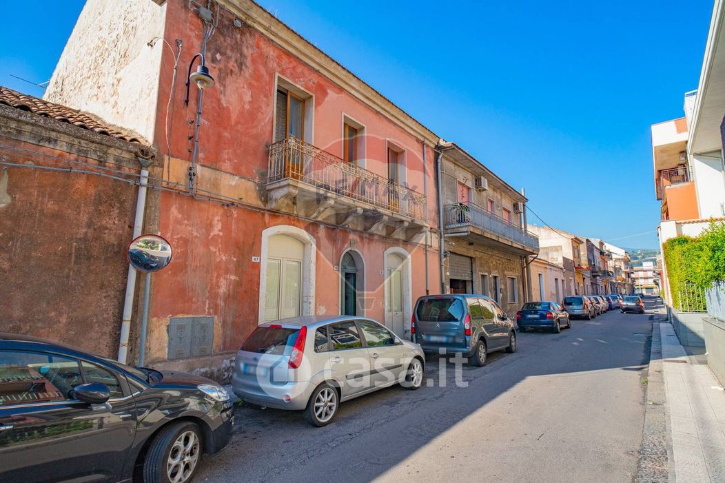 Appartamento in Vendita in Via San Vincenzo 49 a Fiumefreddo di Sicilia