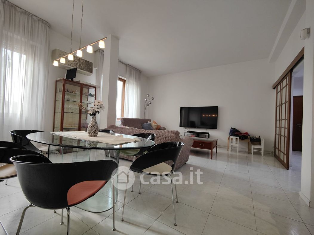 Appartamento in Vendita in Via Legnone 19 a Milano