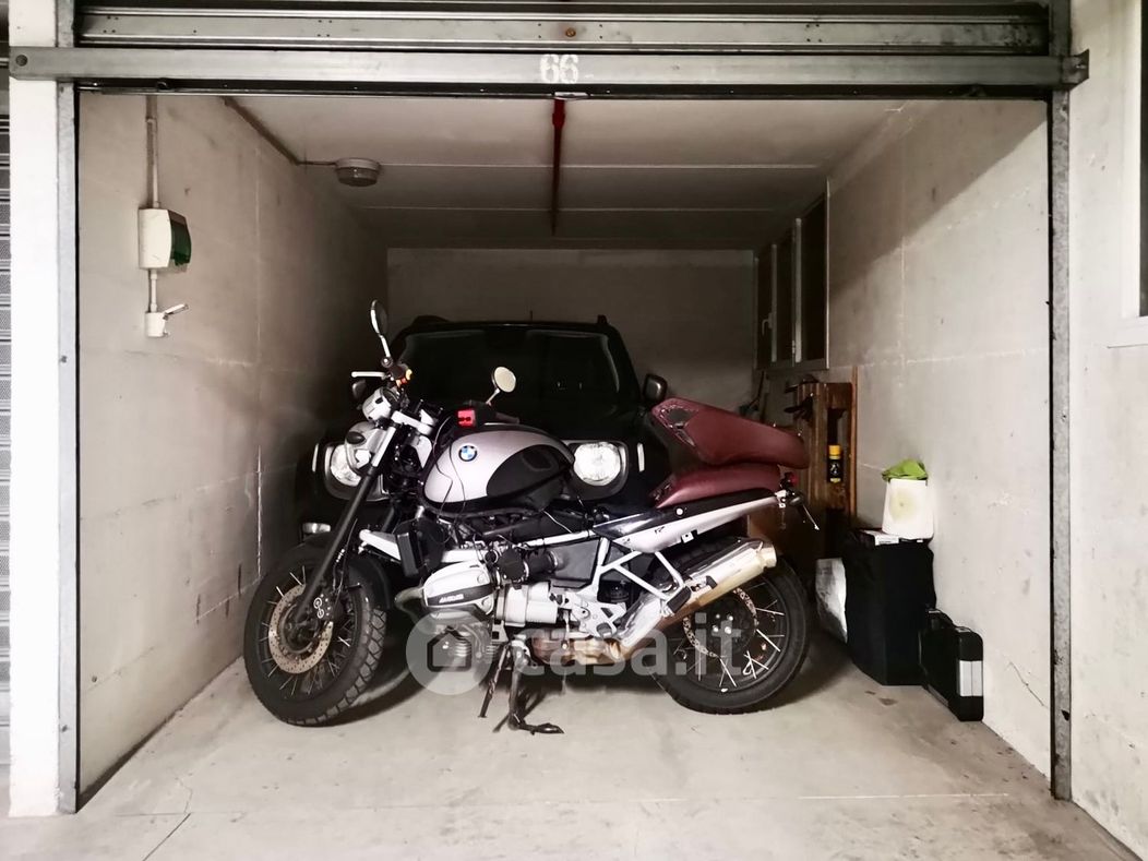 Garage/Posto auto in Vendita in Via della Piazzetta 4 a Genova