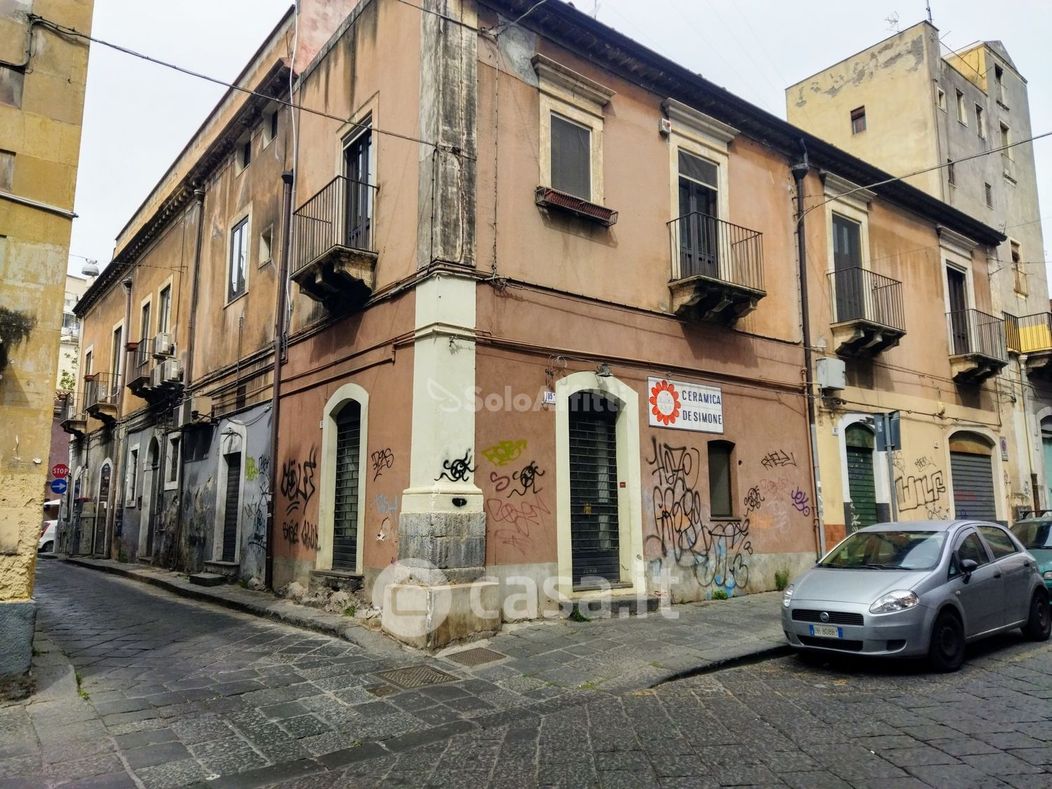 Negozio/Locale commerciale in Affitto in Via Caronda 85 a Catania