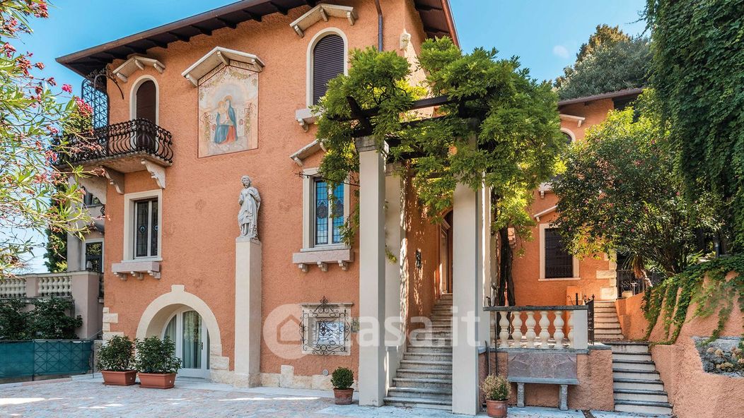 Villa in Vendita in Via Col Bricon a Verona