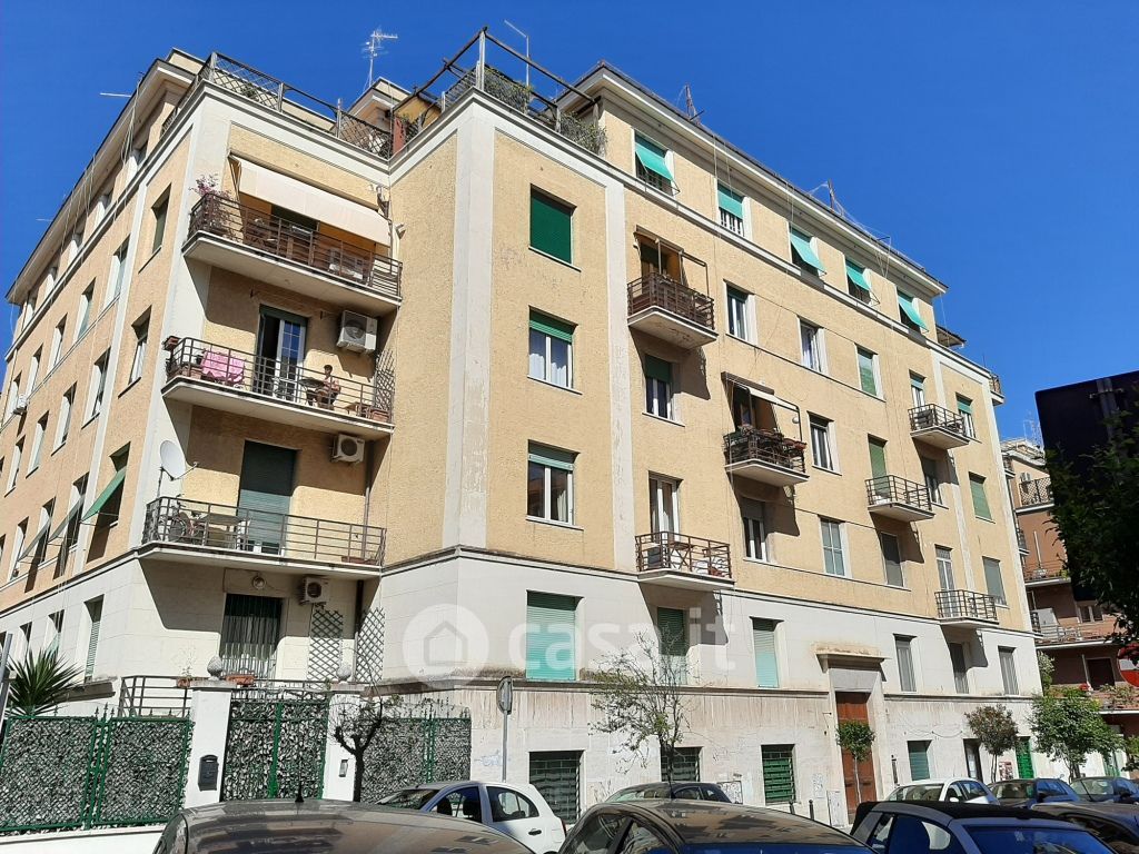 Appartamento in Vendita in Via Eleonora d'Arborea a Roma