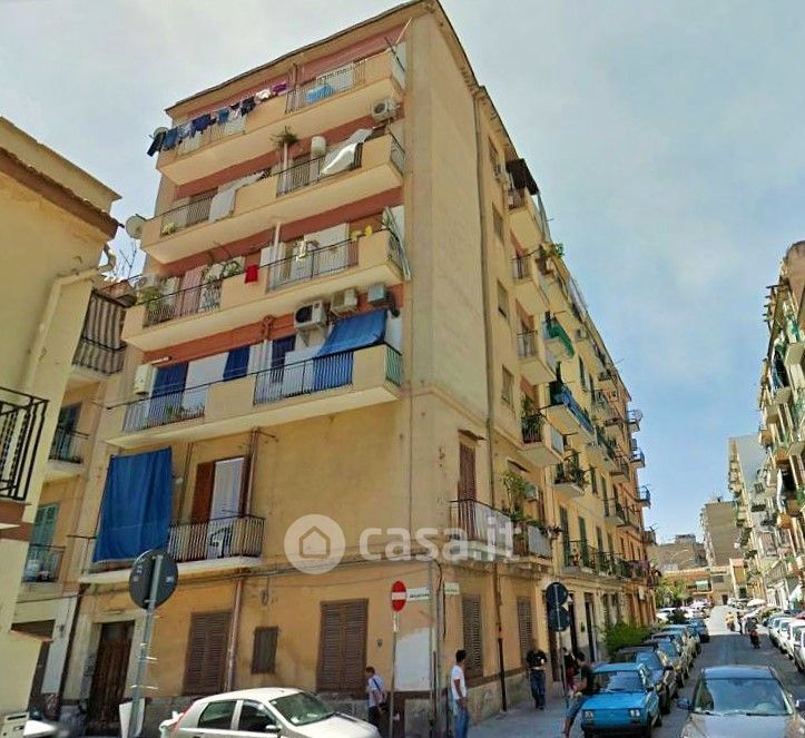 Appartamento in Vendita in Via Baldassare Zamparrone 1 a Palermo
