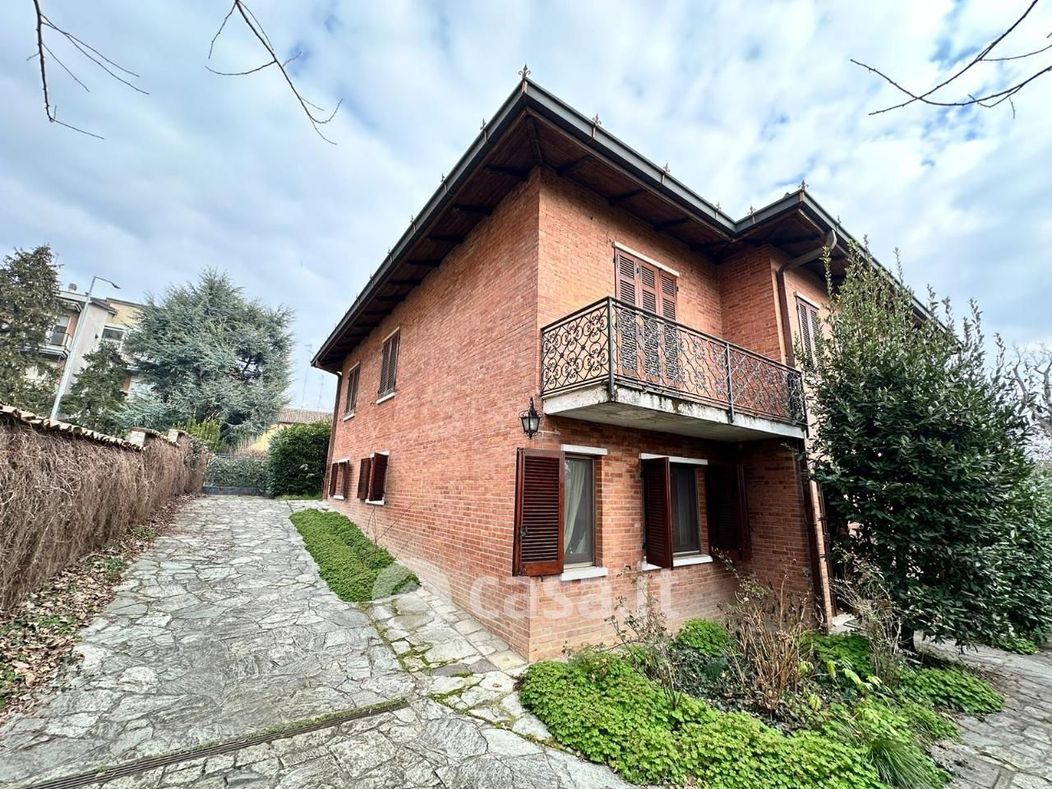 Villa in Vendita in Via degli Argini 1 a Cremona