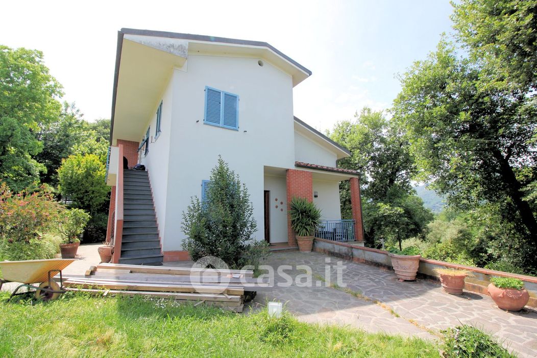 Casa Bi/Trifamiliare in Vendita in Via di Arliano a Lucca