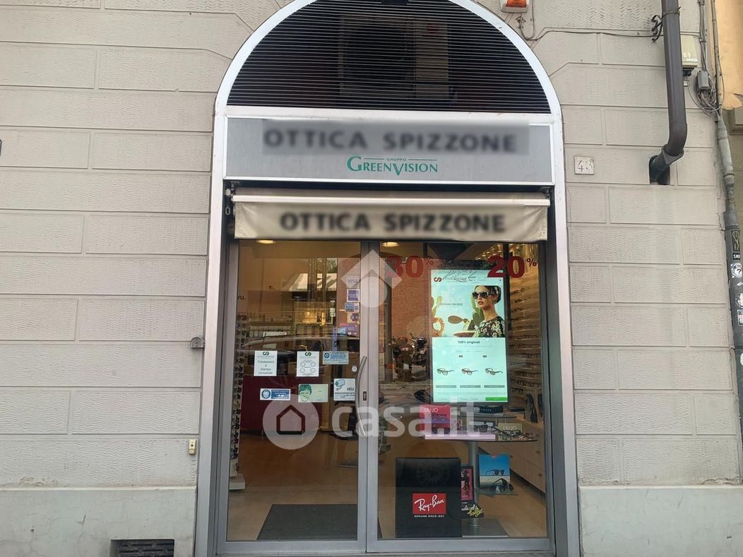 Negozio/Locale commerciale in Affitto in Via del Ponte Rosso 43 /R a Firenze