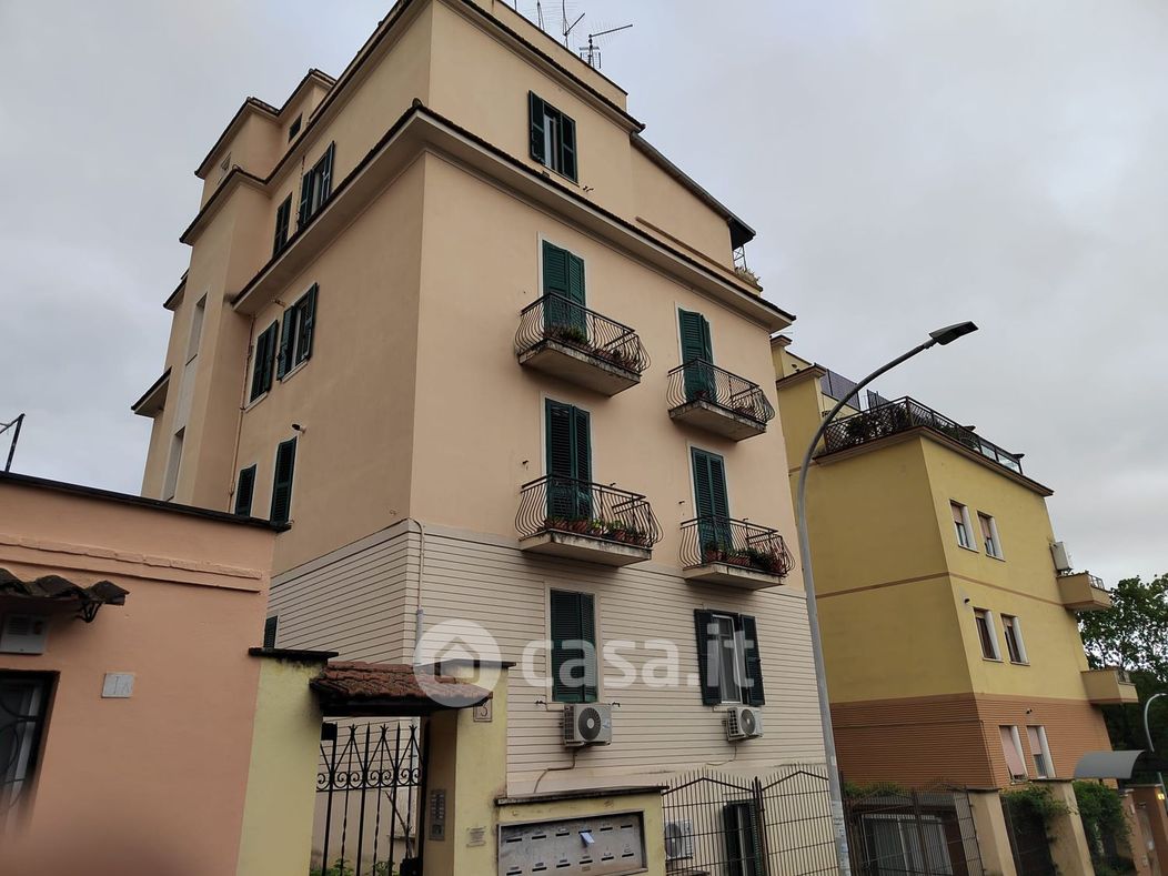 Appartamento in Vendita in Via Monte Conero a Roma