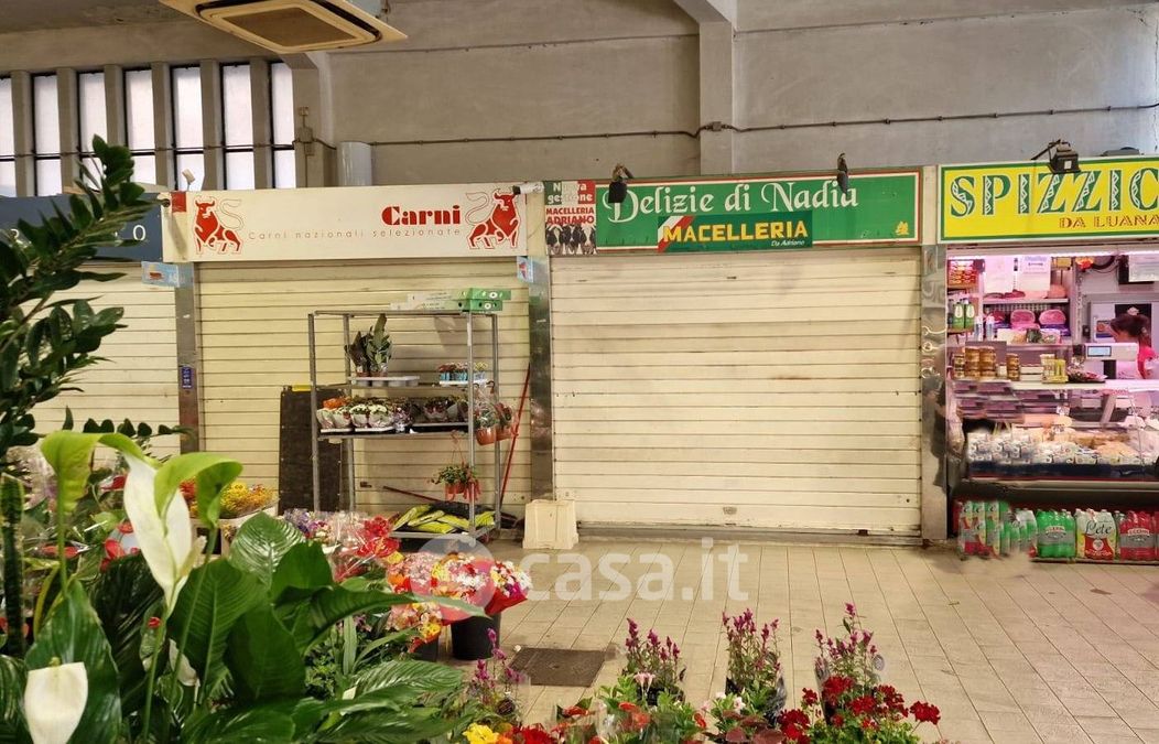 Negozio/Locale commerciale in Vendita in Viale Spartaco 45 a Roma