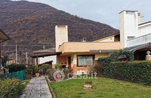 Villa in Vendita in Via Isonzo a Piovene Rocchette
