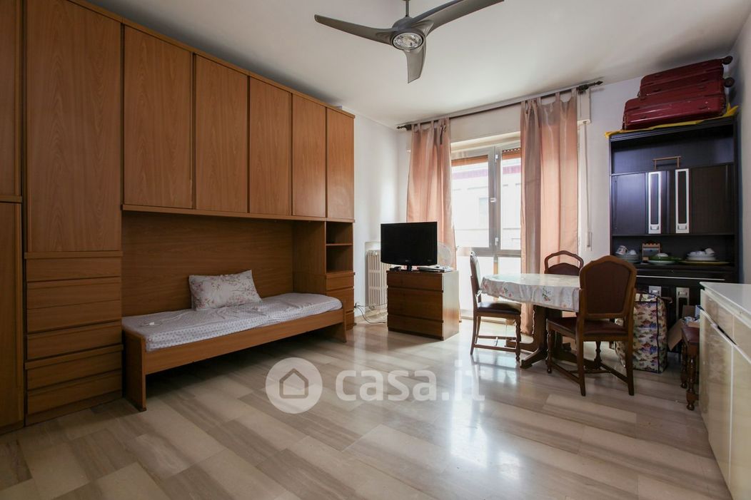 Appartamento in Vendita in Viale Carlo Espinasse 92 a Milano
