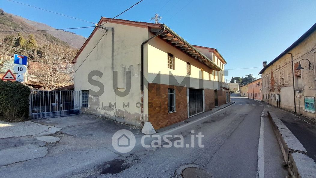 Casa indipendente in Vendita in Via Lesina a Santorso