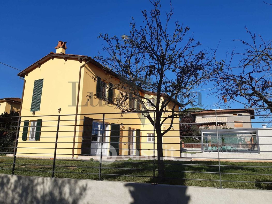 Villa in Vendita in a Capannori
