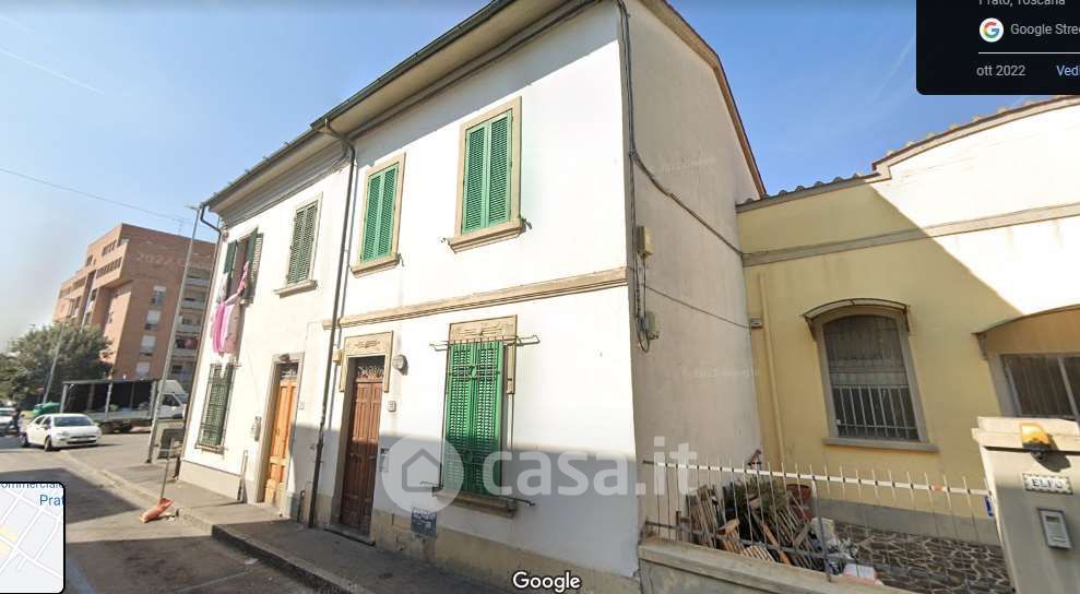Casa indipendente in Vendita in Via Giacomo Puccini 2 a Prato