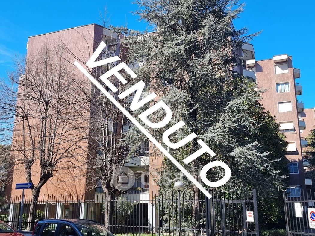 Appartamento in Vendita in Via Val d'Intelvi 4 a Milano