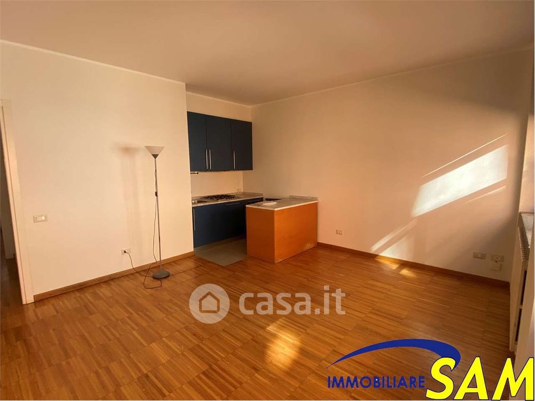 Appartamento in Affitto in Via Cadibona 8 A a Milano