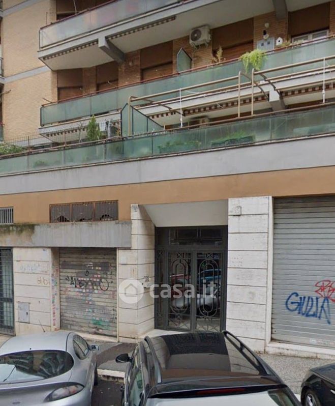 Negozio/Locale commerciale in Affitto in Via Vacuna a Roma