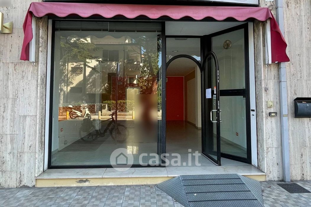 Negozio/Locale commerciale in Affitto in Via Flaminia a Pesaro
