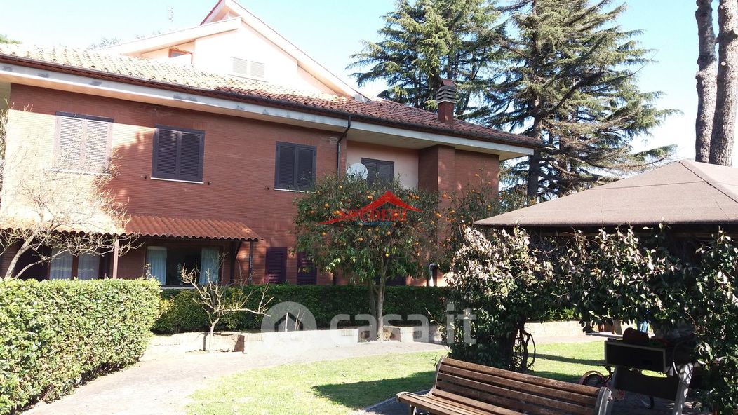 Villa in Vendita in Via dei Ceraseti a Marino