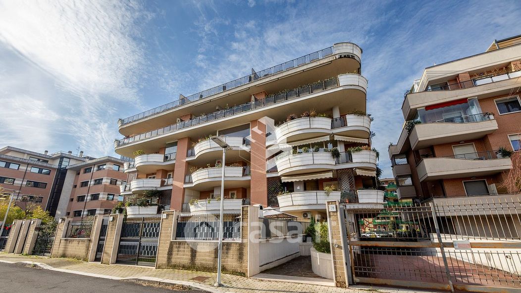 Appartamento in Vendita in Via Raffaele Paparella a Roma